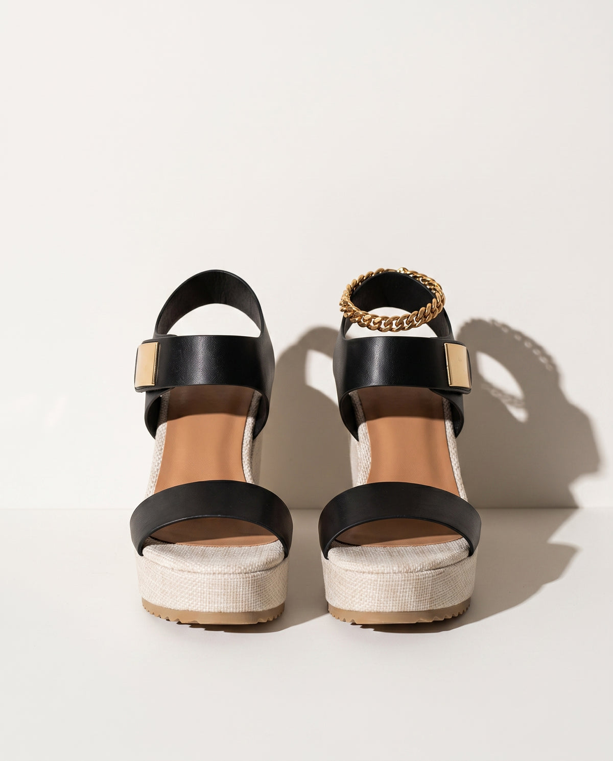 Liliana | Comfortable Low Heeled Silver White Sandals Wedge Heel — voorkant