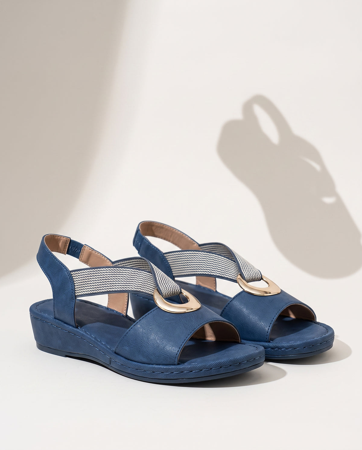 Marguerite | Low Heel Wedding Sandals White Silver Bridal — voorkant