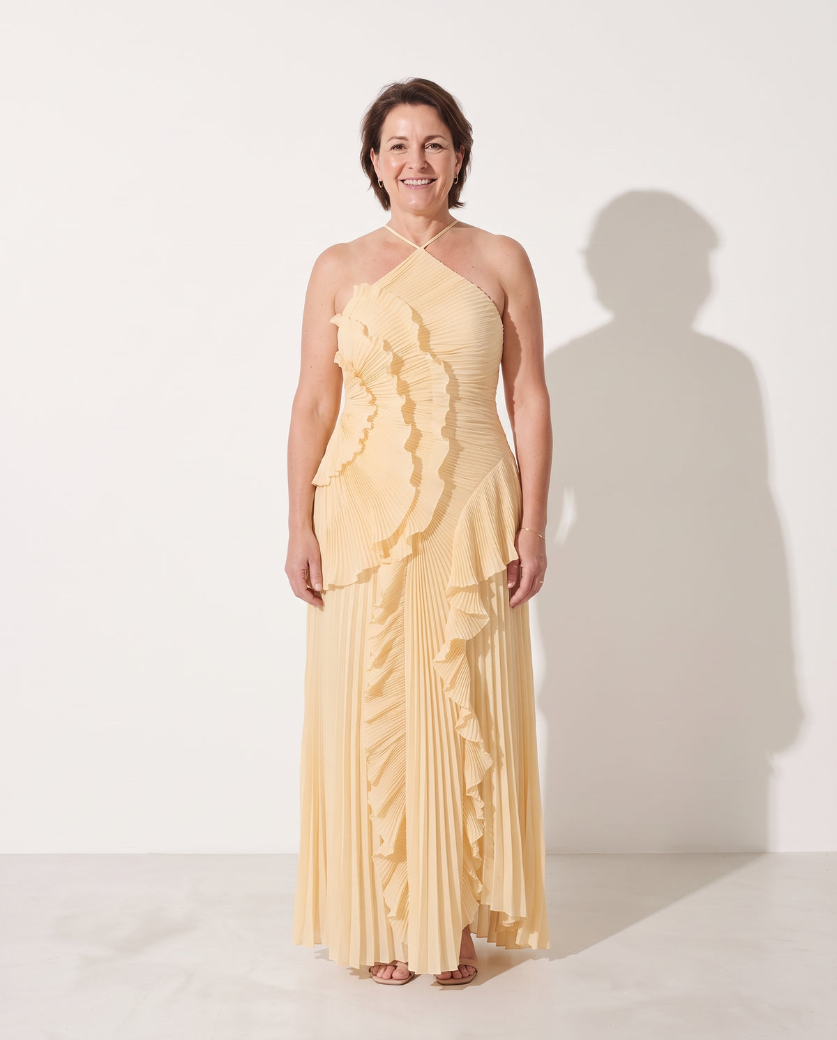 Hermione | Flowy Satin Maxi Dress in Purple Red — voorkant
